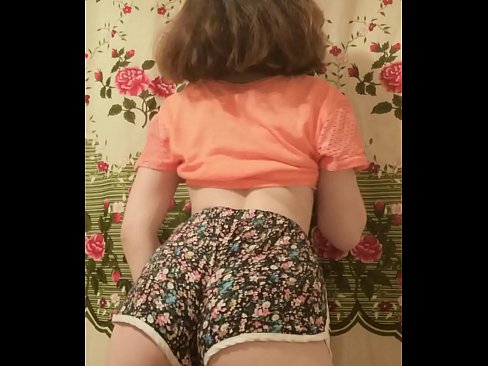 ❤️ Tânără sexy care se dezbracă de pantaloni scurți în fața camerei de filmat ❤️ at ro.vegasservice.ru ❌️❤
